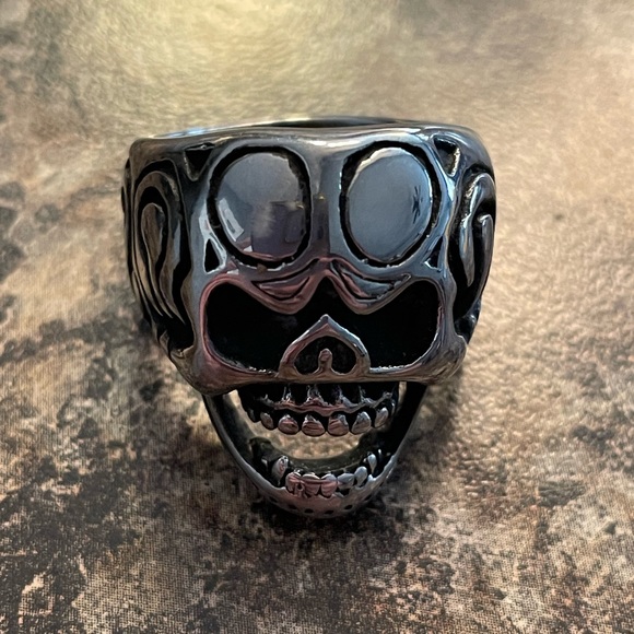 LARGE SILVER/CHROME STAINLESS STEEL TRIBAL SKULL FACE RING MENS SIZE 11 NICE 💀 - Picture 2 of 16